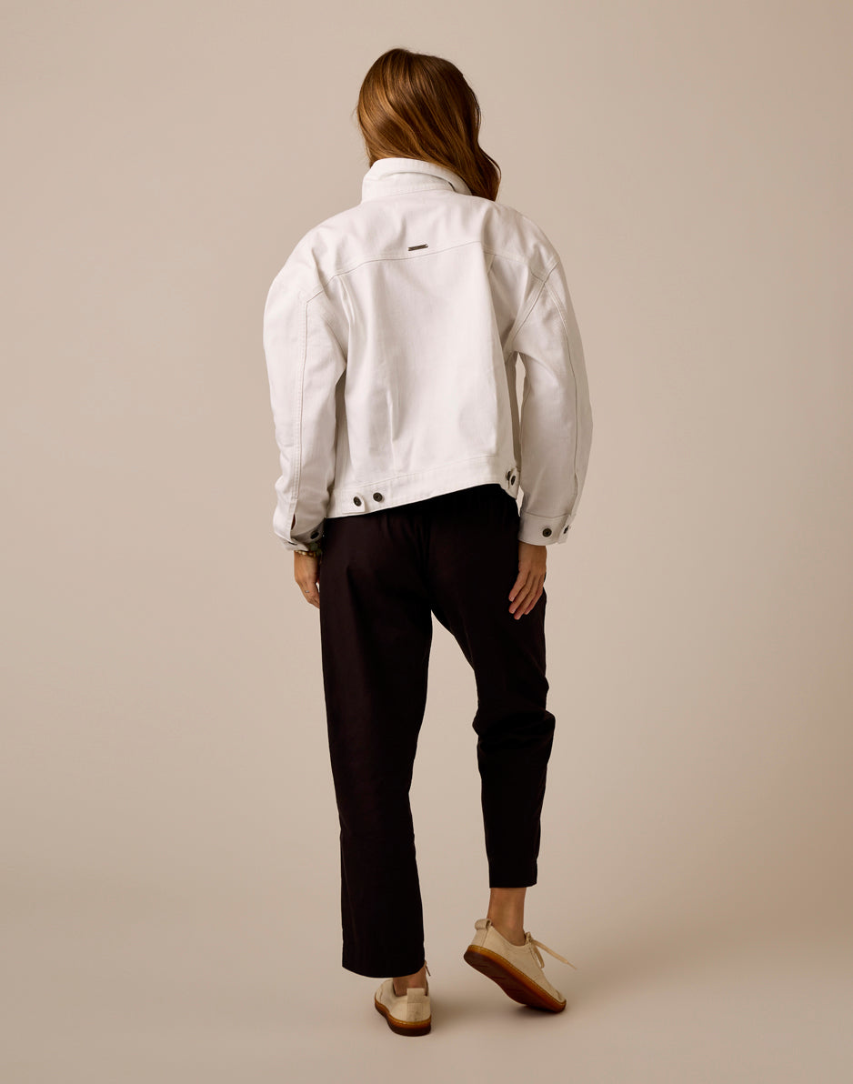 Axel Trucker: White