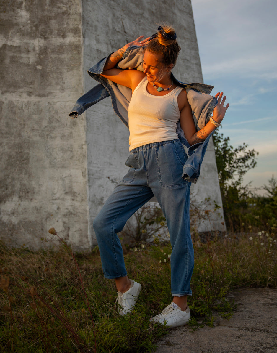 Zoe Lightweight Denim Pant: Magnolia
